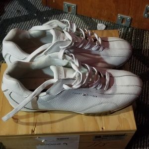 Tommy Hilfiger s eakers